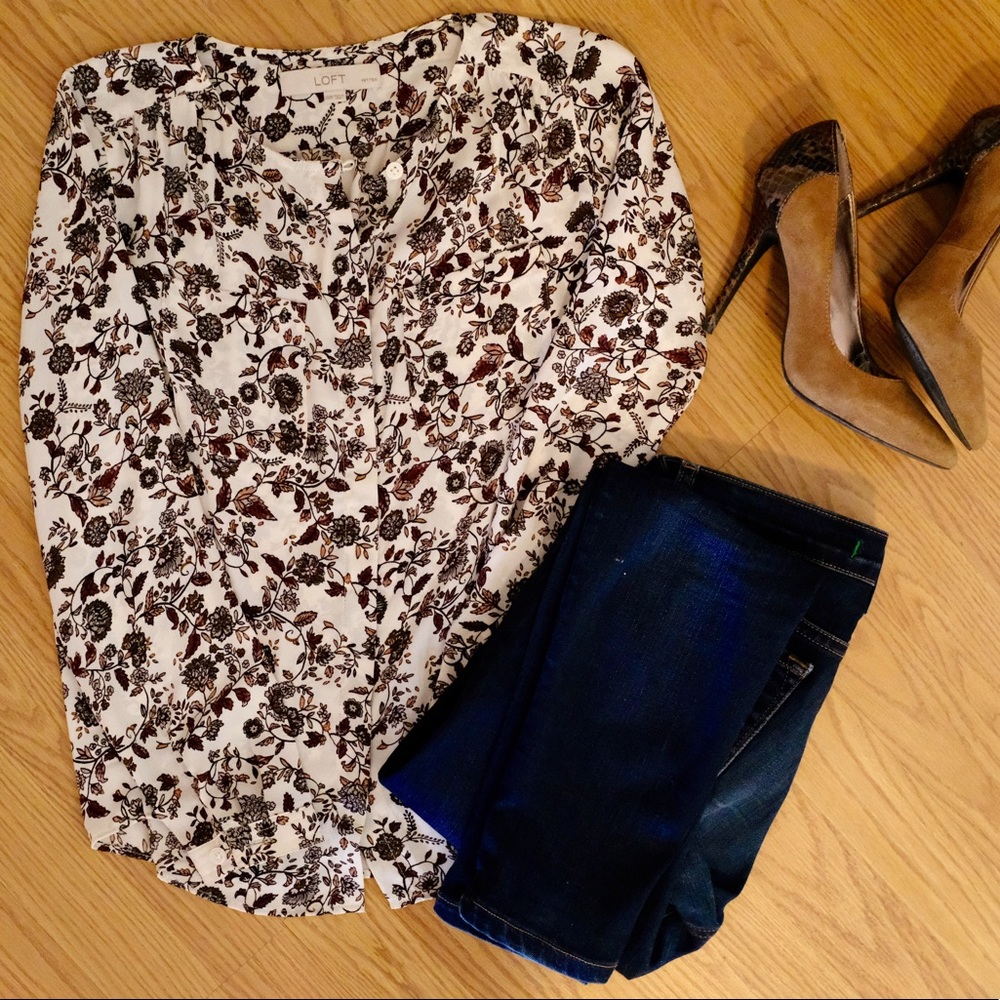 Light and airy LOFT blouse in XXS Petite!